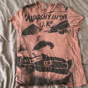 H&M “Sex Pistols” collab shirt